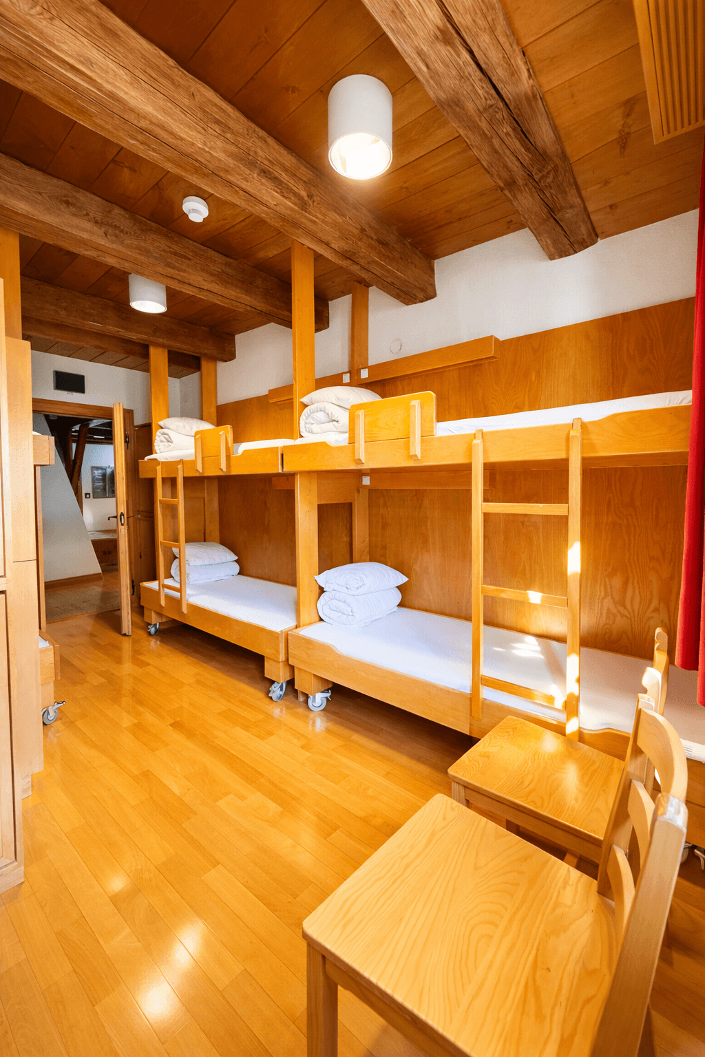 Zimmer Nummer 106 für 8 Personen mit 4 Stockbetten im ersten Stock