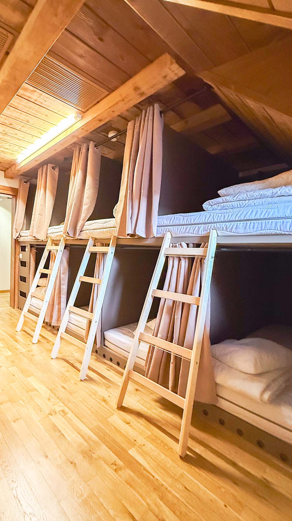 Zimmer Nummer 204 für 6 Personen mit Schlafkojen im zweiten Stock